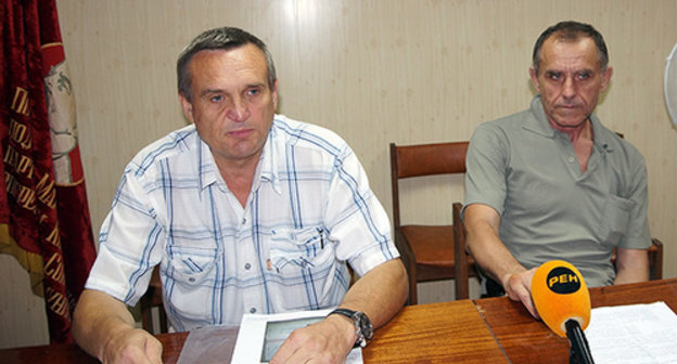 Leader of local communists Igor Vasiliev (on the left), Igor Siskevich – on the right. Photo by Pavel Limanov for the ‘Caucasian Knot’. 