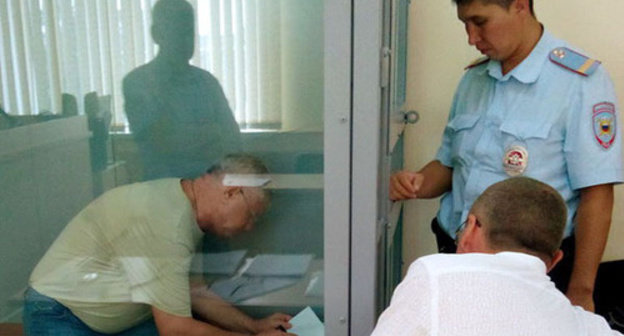 Mikhail Stolyarov (on the left) in the court room, Astrakhan, August 21, 2014. Photo by Elena Grebenyuk for the ‘Caucasian Knot’. 