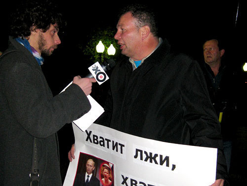 Mikhail Kriger on the rally in memory of those who fell victims to the terrorist attack in the theatre center on Dubrovka. Moscow, Chistoprudny boulevard, October 26, 2009. Photo by the "Caucasian Knot"