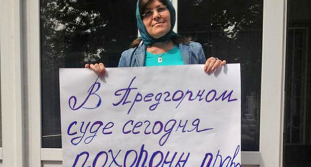 Kheda Saratova, a member of the Council for Civil Society Institutions and Human Rights at the head of the Chechen Republic. Stavropol Region, September 9, 2014. Photo courtesy of the relatives of the defendant