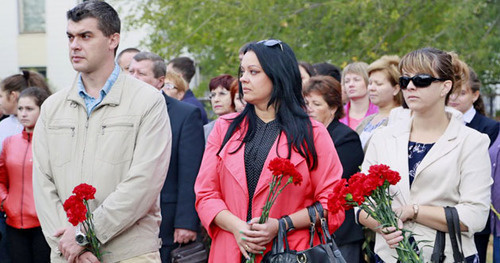 Participants of the mourning events on the anniversary of the terror act in Volgodonsk in 1999, Volgodonsk, September 16, 2014. Photo: official website of Volgodonsk City Administration, http://volgodonskgorod.ru/node/9215