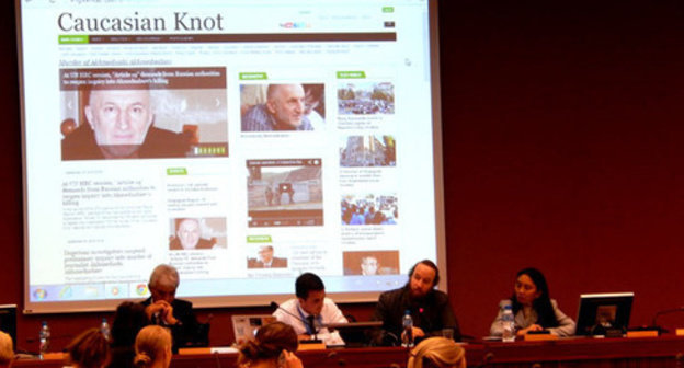 Discussion on the sides of the UN Human Rights Council session. Geneva, September 17, 2014. Photo by Susan Coughtrie.