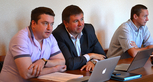 Oleg Vronsky (in the centre) and advocates in the court room. Photo by Svetlana Kravchenko for the ‘Caucasian Knot’. 