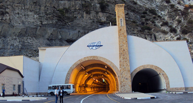 Gimry tunnel. Photo: Abu Ubaida, https://ru.wikipedia.org/wiki/%C3%E8%EC%F0%E8%ED%F1%EA%E8%E9_%E0%E2%F2%EE%E4%EE%F0%EE%E6%ED%FB%E9_%F2%EE%ED%ED%E5%EB%FC