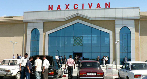 Nakhichevan airport. Photo: Ds 02006 https://ru.wikipedia.org/wiki/%D0%9D%D0%B0%D1%85%D0%B8%D1%87%D0%B5%D0%B2%D0%B0%D0%BD%D1%8C_(%D0%B0%D1%8D%D1%80%D0%BE%D0%BF%D0%BE%D1%80%D1%82)#mediaviewer/File:NAJ_front1.jpg