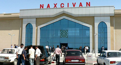 Nakhichevan airport. Photo: Ds 02006 https://ru.wikipedia.org/wiki/%D0%9D%D0%B0%D1%85%D0%B8%D1%87%D0%B5%D0%B2%D0%B0%D0%BD%D1%8C_(%D0%B0%D1%8D%D1%80%D0%BE%D0%BF%D0%BE%D1%80%D1%82)#mediaviewer/File:NAJ_front1.jpg