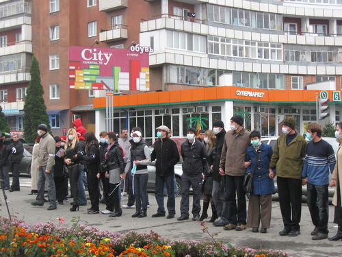 Vladikavkaz, "Stop, Electrozync" campaign participants' human chain. Photo by the "Caucasian Knot"