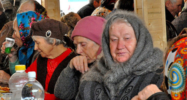 Charity dinner organized within the project "Let's help the Russian-speaking elders in the Caucasus".  Grozny, February 15, 2013. Photo by Yulia Orlova, http://planeta.ru/campaigns/8584 