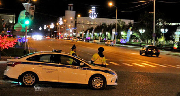 Police car in Isaev Avenue, near the spot of the explosion. Grozny, October 5, 2014. Photo by Magomed Magomedov for the "Caucasian Knot"