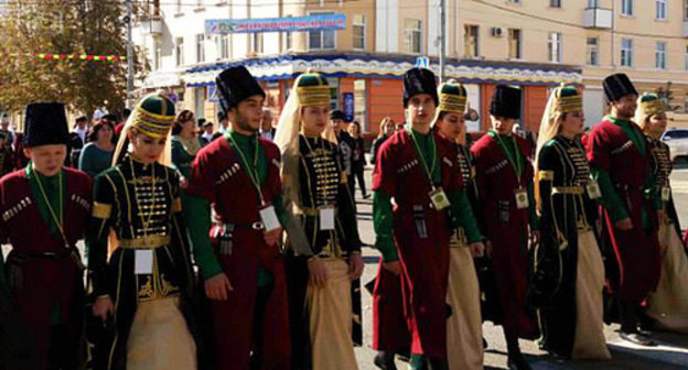 Participants of the Sixth International Festival of Adyg (Circassian) Culture marching in the streets of Maikop. October 2, 2014. Photo by the press service of the Ministry for Culture of Adygea https://www.facebook.com/groups/685045851584727/photos