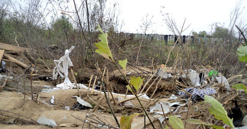 A dug-out at the cemetery where militants hid in the village of Psykhurei. KBR, October 8, 2014. Photo by Lyudmila Maratova for the "Caucasian Knot"