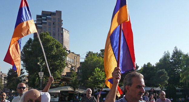 Armenian flags at the protest action in Yerevan, September 2014. Photo by Armine Martirosyan for the "Caucasian Knot"