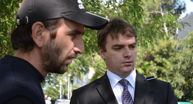 Mardiros Demerchyan (on the left) and advocate Alexander Popkov (on the right). Photo by Svetlana Kravchenko for the ‘Caucasian Knot’. 