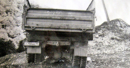 A car Raisa Kosumova was driving when she got under a mortar attack. Vedeno District of Chechnya, June 7, 2003. Photo from the archive of the Committee against Torture.