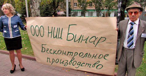 Residents of Srednaya Akhtuba picket against expanded clay factories. Volgograd, October 17, 2014. Photo by Vyacheslav Yaschenko for the ‘Caucasian Knot’. 