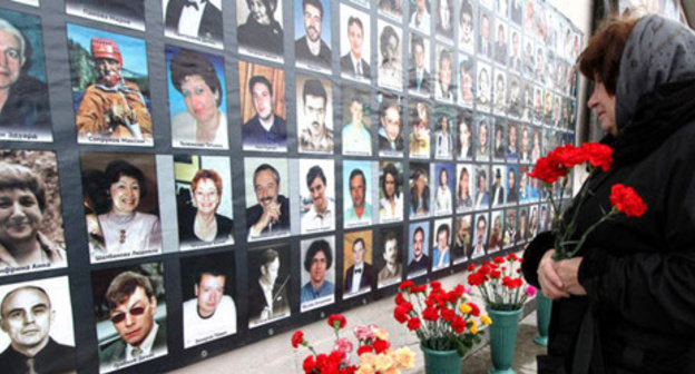 Wall with the photos of the victims in the Theatre Centre in Dubrovka. Moscow, October 23, 2014. Photo: Ivan Trefilov (RFE/RL)