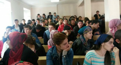 Students of the Dagestani State Pedagogical University (DSPU), October 22, 2014. Photo by a DSPU student Ashura Abakarova, http://dagestan.rusplt.ru/index/studenty_DGPU_obyavili_golodovku-13781.html