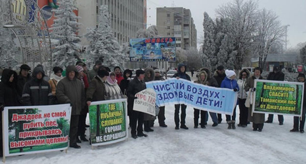 In Stavropol, Square of the 200th anniversary of the city hosted a rally in support of forests. Photo by Vyacheslav Markin. 