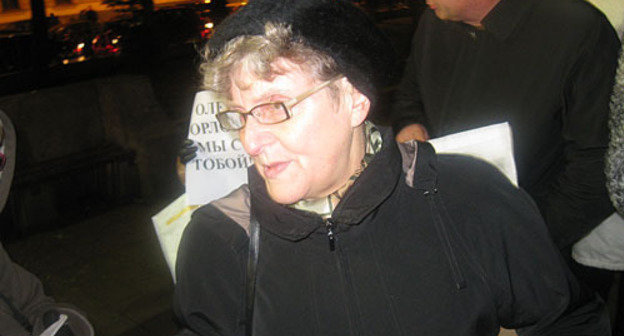 Svetlana Gannushkina on the strike picket in support of Oleg Orlov, the "Memorial" leader. Moscow, Chistoprudny boulevard, November 12, 2009. Photo by the "Caucasian Knot" 