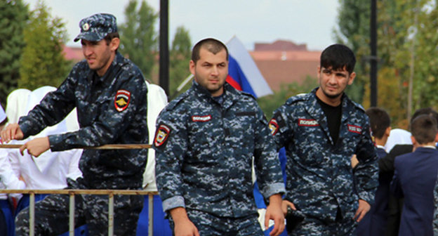 Law enforcement officers in Grozny. Photo by Magomed Magomedov for the ‘Caucasian Knot’. 