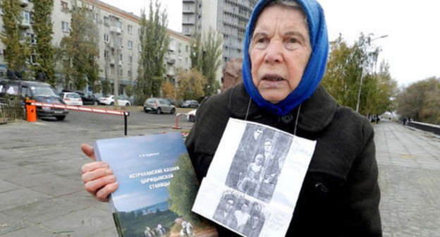 Participant of the rally in commemoration of political repressions victims, Volgograd, October 30, 2014. Photo by Tatiana Filimonova for the ‘Caucasian Knot’.