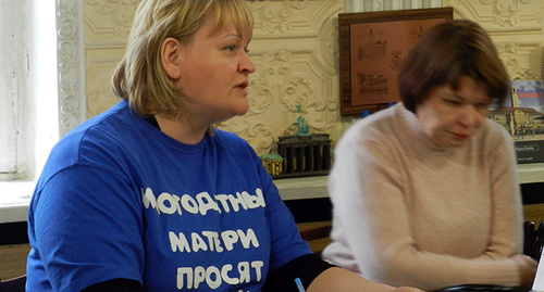 Mothers of large families Nadezhda Kireeva and Olga Stepanova. Photo by Tatiana Filimonova for the ‘Caucasian Knot’. 