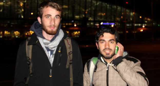 Zhalavdi Geriev (to the right) and Bekkhan Gelgoev in the Vnukovo Airport. Moscow, November 2, 2014. Photo by Magomed Tuaev for the "Caucasian Knot"