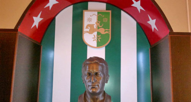 Bust of the first president of Abkhazia Vladislav Ardzinba in the Abkhazian State Museum. Sukhumi. Photo by Grigory Shvedov for the "Caucasian Knot"