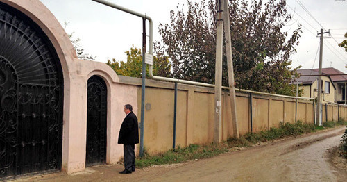 House in the outskirts of Makhachkala where hunger strike is taking place. November 2014. Photo by Patimat Makhmudova for the ‘Caucasian Knot’. 