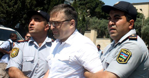 Detention of the leader of "Republican Alternative" Civil Movement Ilgar Mamedov, June 12, 2012. Photo: Turkhan Kerimov (RFE/RL)