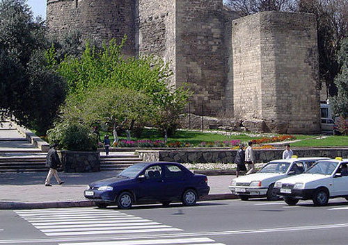 Azerbaijan, Baku, Maiden Tower. Photo by http://ru.wikipedia.org