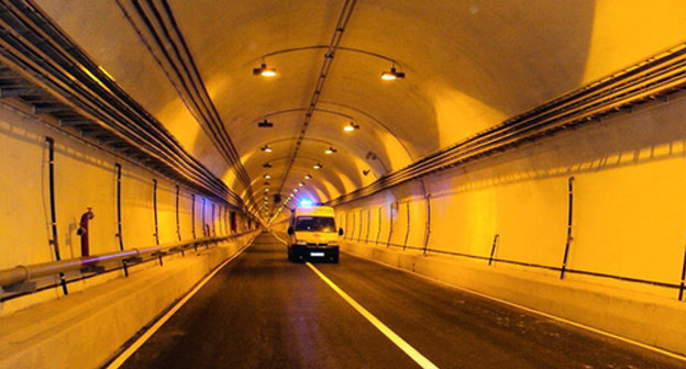 The Gimry Tunnel has been closed since September 18, 2014. Photo: Abu Ubaida, https://ru.wikipedia.org/wiki/%C3%E8%EC%F0%E8%ED%F1%EA%E8%E9_%E0%E2%F2%EE%E4%EE%F0%EE%E6%ED%FB%E9_%F2%EE%ED%ED%E5%EB%FC#mediaviewer/File:Gimry_tunnel_7.jpg