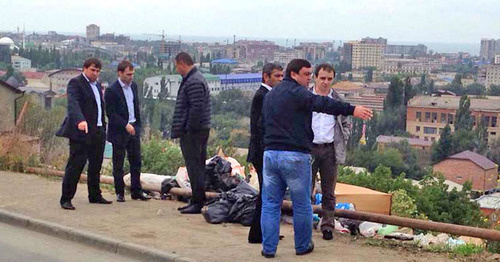 The heads of the administration of the Soviet District Court of Makhachkala inspect sanitary state of the platform containers and adjacent territory. Dagestan, October 2014. Photo: the official site of the administration of Makhachkalan http://www.mkala.ru/