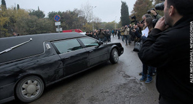 The funeral procession of Kakha Bendukidze. Photo: Alexander Imedashvili, NEWSGEORGIA http://newsgeorgia.ru/images/21715/24/217152401.jpg