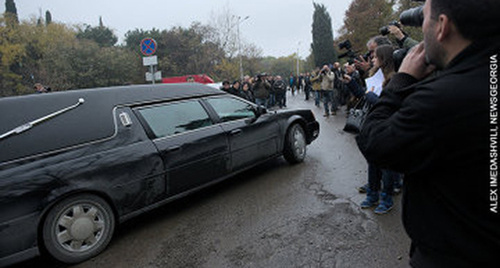 The funeral procession of Kakha Bendukidze. Photo: Alexander Imedashvili, NEWSGEORGIA http://newsgeorgia.ru/images/21715/24/217152401.jpg