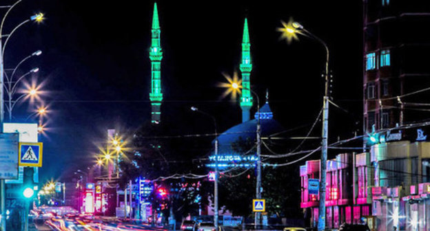 Akushinsky Avenue, Makhachkala. Photo by Shamil Vagabov, http://www.odnoselchane.ru/