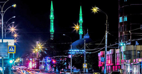 Akushinsky Avenue, Makhachkala. Photo by Shamil Vagabov, http://www.odnoselchane.ru/