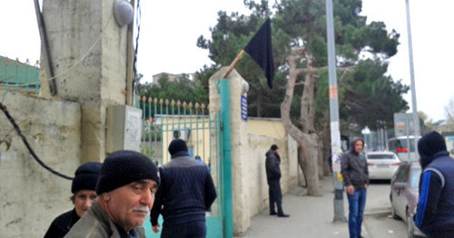 Near the gates of the mosque in Baku settlement of Garachukhur. November 26, 2014. Photo: Information Agency 'Vesti.az' http://vesti.az/news/227214#ad-image-2