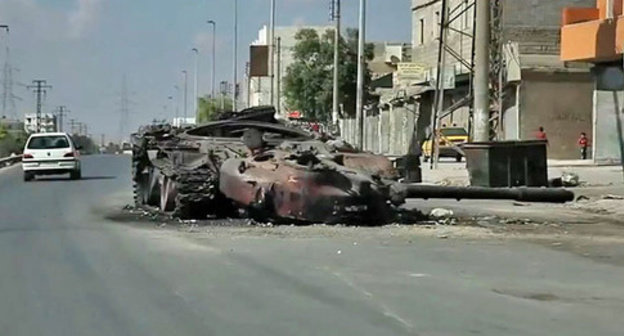 Destroyed tank T-72 in Aleppo. Syria. Photo: Voice of America News: Scott Bobb reports from Aleppo https://ru.wikipedia.org