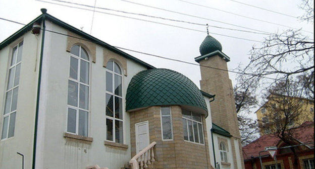 The mosque named after Saifulla-qadi Bashlarov (Makhachkala, Russia, Dagestan). Photo: http://islamcenter.ru/?item=495#prettyPhoto