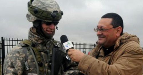 Journalist Tapdyg Farkhadoglu (right). Photo: http://www.radioazadlyg.org/