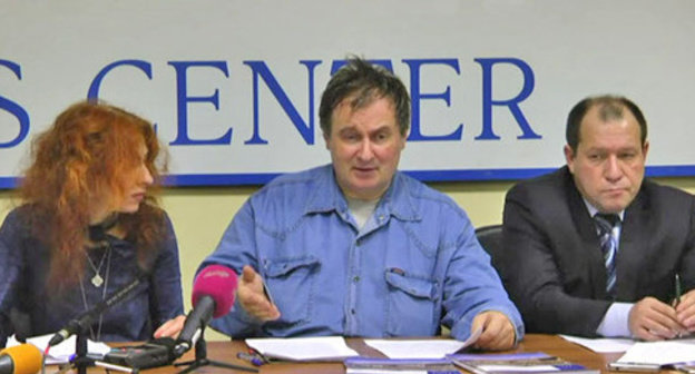 Tatyana Lokshina, Alexander Cherkasov and Igor Kalyapin (to the right) during a press conference on the topic "Collective punishment as a method of dealing with armed underground in Chechnya". Moscow, December 11, 2014. Screenshot of a video by a user "Radio Svoboda"  https://www.youtube.com