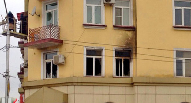 Fire in the flat where the office of the Joint Mobile Group of the Committee against Torture (CaT) is located. Grozny, December 15, 2014. Photo by Akhmed Aldebirov for the "Caucasian Knot"