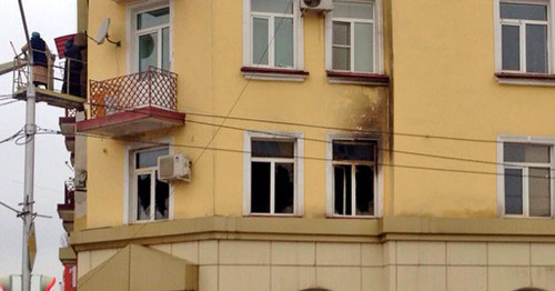 Fire in the flat where the office of the Joint Mobile Group of the Committee against Torture (CaT) is located. Grozny, December 15, 2014. Photo by Akhmed Aldebirov for the "Caucasian Knot"