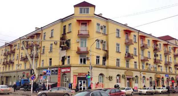 The building where the office of the Joint Mobile Group of the Committee against Torture (CaT) is located, after the fire. Grozny, December 154, 2014. Photo by Akhmed Aldebirov for the "Caucasian Knot"