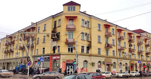 The building where the office of the Joint Mobile Group of the Committee against Torture (CaT) is located, after the fire. Grozny, December 154, 2014. Photo by Akhmed Aldebirov for the "Caucasian Knot"