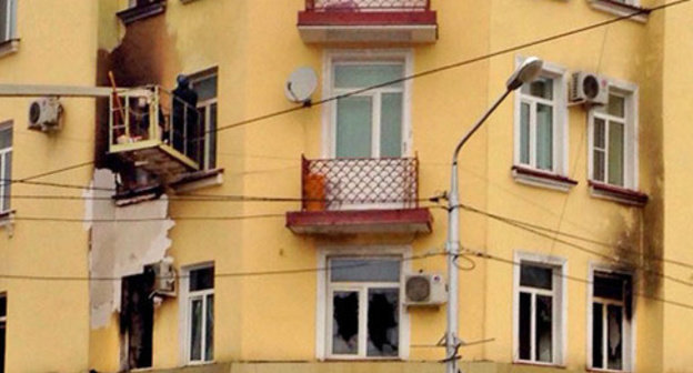 The building where the office of the Joint Mobile Group of the Committee against Torture (CaT) is located, after the fire. Grozny, December 154, 2014. Photo by Akhmed Aldebirov for the "Caucasian Knot"