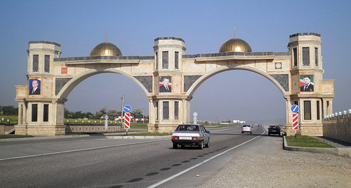 The gates to Gudermes. Photo by Oleg Shein, https://upload.wikimedia.org/wikipedia/commons/thumb/1/1d/%D0%92%D0%BE%D1%80%D0%BE%D1%82%D0%B0_%D0%B2_%D0%93%D1%83%D0%B4%D0%B5%D1%80%D0%BC%D0%B5%D1%81.jpg/1280px-%D0%92%D0%BE%D1%80%D0%BE%D1%82%D0%B0_%D0%B2_%D0%93%D1%83%D0%B4%D0%B5%D1%80%D0%BC%D0%B5%D1%81.jpg