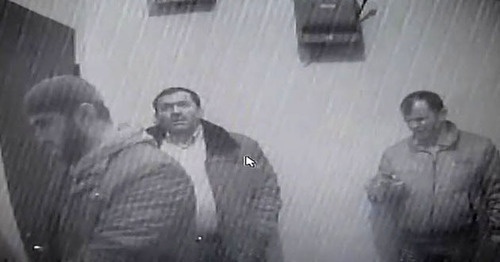 Strangers at the office of the Joint Mobile Group (JMG). Grozny, December 13, 2014. Screenshot of a video by the user Sergey Babinets http://www.youtube.com/