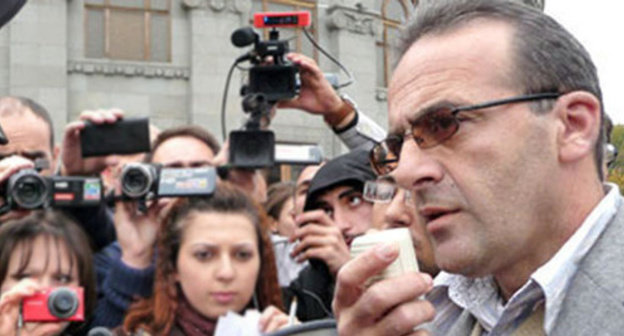 Arthur Sakunts at the protest action in support of the prisoners after the clashes with the police on November 5. Yerevan, November 5, 2013. Photo by Armine Martorosyan for the "Caucasian Knot"